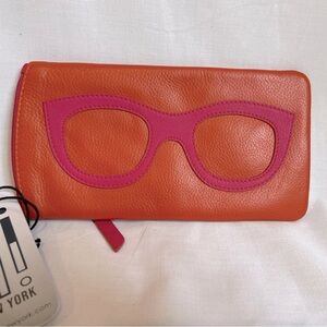 ili New York-Leather Eyeglass Case-Zippered Enclosure with/ Frame Silhouette